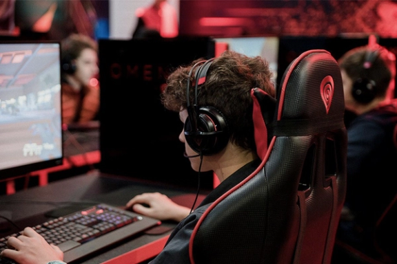 رد ادعای مدیرعامل شرکت ارتباطات زیرساخت: وضعیت اینترنت برای گیمرها بحرانی است