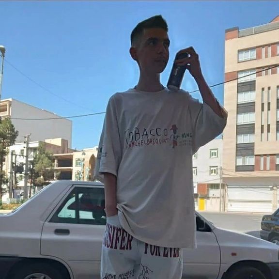 مادر رضا عباسی، جوانی که از ۲۱آبان و همزمان با خیزش انقلابی ناپدید شد، از مردم کمک خواست