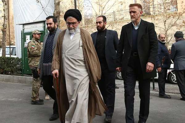 Iranian Intelligence Warns: Presidential Candidates Under Surveillance