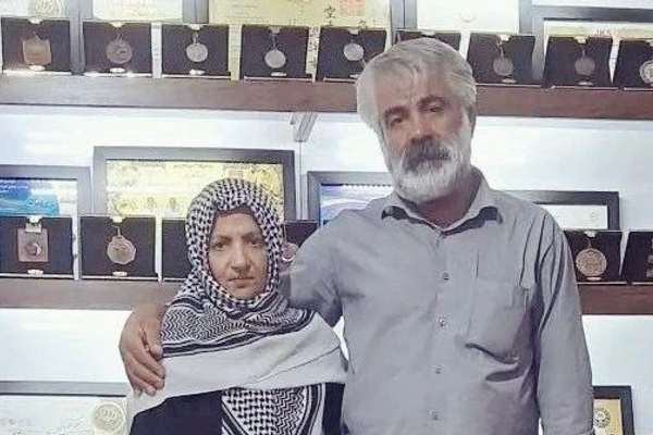 بعد قبول الطعن.. الحكم على والد أحد ضحايا الاحتجاجات الشعبية في إيران بالسجن لمدة عام