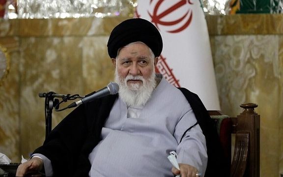 امام جمعه مشهد درباره نخبگان: مهاجرت میکنند چون به دنبال خانه وسیع و خودرو لوکس هستند