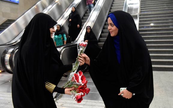 رسانه وابسته به سپاه پیشنهاد داد به افراد با حجاب، کارت تخفیف مترو، سینما و کنسرت داده شود