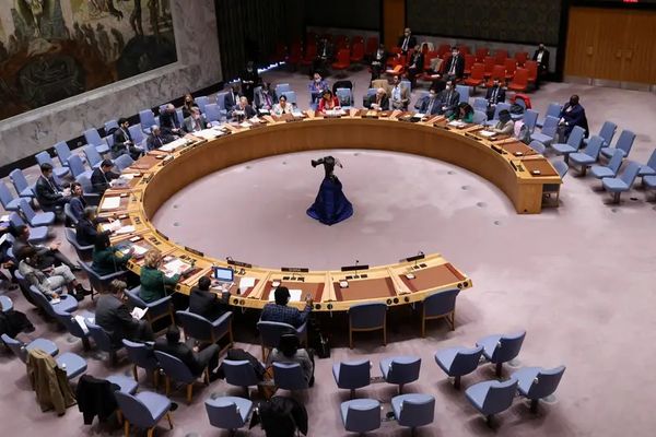وزير خارجية إسرائيل: إيران تمد حزب الله بالأسلحة وتنتهك قرارات مجلس الأمن.. وصبرنا سينفد