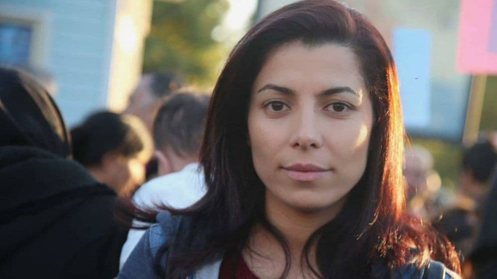 بعد منع محاميها من الدفاع عنها.. الحكم بإعدام السجينة السياسية الإيرانية وریشه مرادي