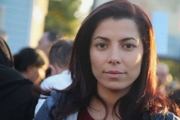 بعد منع محاميها من الدفاع عنها.. الحكم بإعدام السجينة السياسية الإيرانية وریشه مرادي