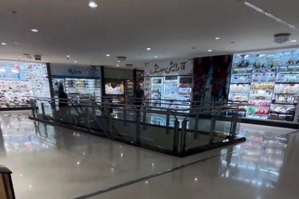 عشية عيد النوروز.. إيرانيون: الوضع الاقتصادي كارثي ولا نملك المال لشراء احتياجاتنا