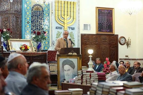 Anniversary of Islamic Republic’s founder Ruhollah Khomeini at Yusef Abad Synagogue in Tehran (Photo: Mehdi Marizad)