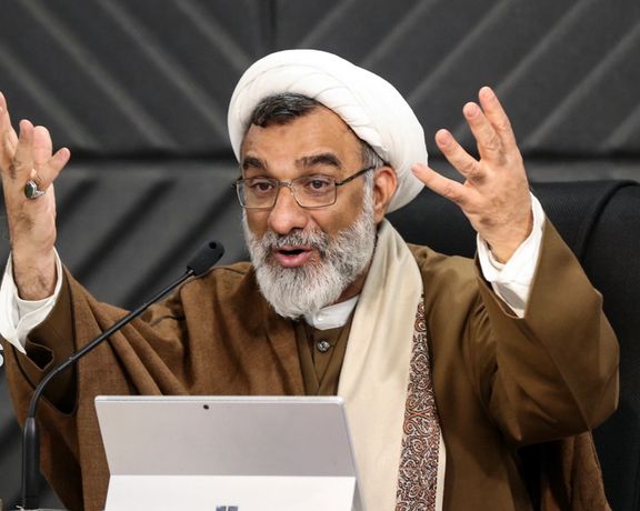 دبیر شورای عالی انقلاب فرهنگی: چرا باید زنانی که با سگ و گربه زندگی میکنند، شاخص باشند؟