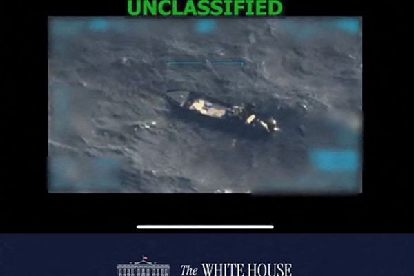 حمله ارتش آمریکا به شناور مظنون به قاچاق مواد مخدر در دریای کارائیب ۶ کشته بر جای گذاشت