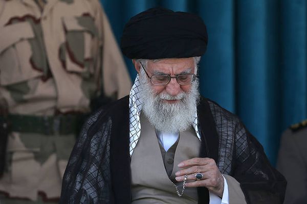 "ربع ساعة قبل السقوط".. مؤشرات الانهيار في إيران