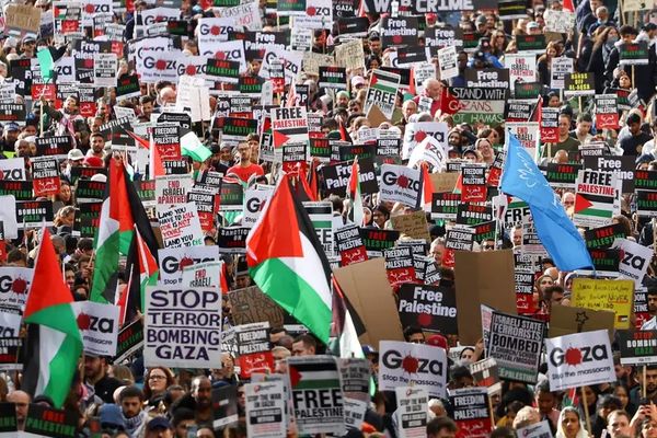 "تايمز": تحديد أكثر من ست مجموعات مرتبطة مباشرة بإيران في بريطانيا