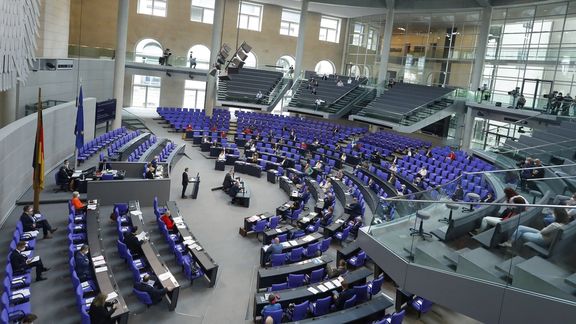 نمایندگان پارلمان آلمان با اکثریت آرا نقض حقوق بشر از سوی جمهوری اسلامی را محکوم کردند