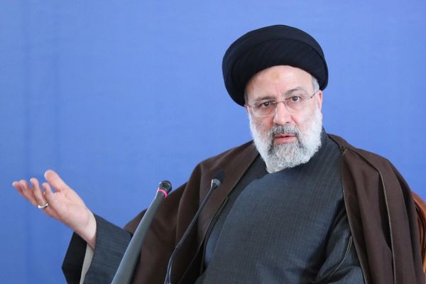الرئيس الإيراني: شرائح المجتمع محقة في أن رواتبهم منخفضة لكن ماذا سنفعل؟