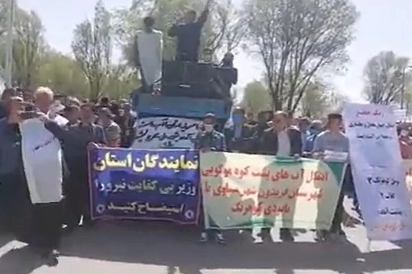 شح المياه في إيران..والآلاف جنوب غربي البلاد يتظاهرون على الخطط الحكومية