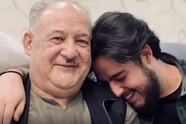 محمدعلی اکبریمنفرد، زندانی سیاسی دارای معلولیت با پابند و دستبند در بیمارستان بستری است