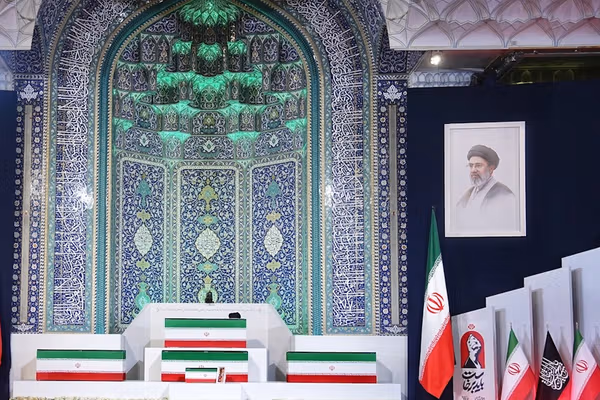 تشییع یک تابوت؛ تلاش جمهوری اسلامی برای تطهیر یک دیکتاتور