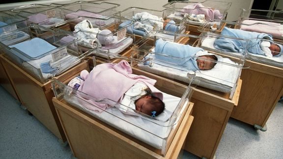 روزنامه اعتماد: آمار نوزادان مادران ۱۰ تا ۱۴ ساله از سایت سازمان ثبت احوال حذف شده