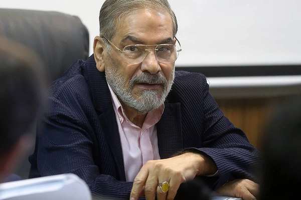 شمخاني ردًا على تهديدات ترامب: سنقطع يد أي تدخل خارجي في إيران