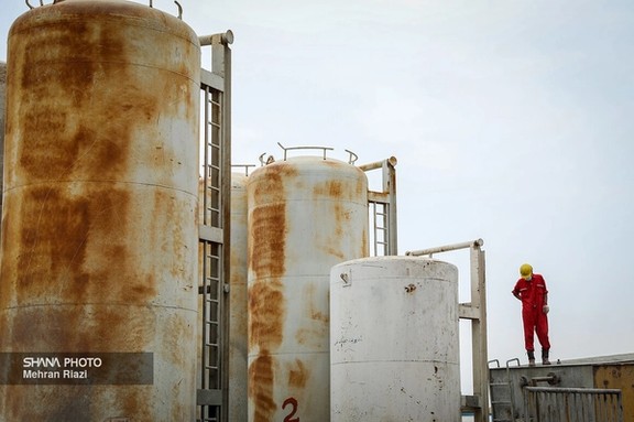 Photo showing the declining state of Iran's oil infrastructure