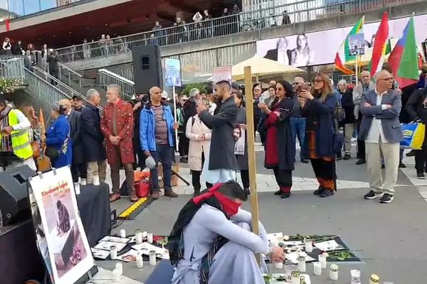 إيرانيون يتجمعون في عدة مدن حول العالم بمناسبة الذكرى الأولى لمجزرة "الجمعة الدامية"