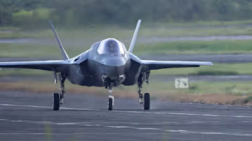 "ديلي إكسبريس": أميركا ترسل مزيدًا من المقاتلات إلى الشرق الأوسط وسط تصاعد التوتر مع إيران