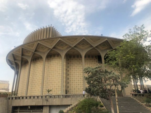 تئاترشهر تهران: در قمهکشی و چاقوکشی نزدیکی ورودی تالار چهارسو چند نفر زخمی شدند