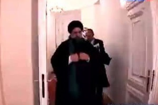 فيديو يعزز فرضية "المعاملة المهينة" لرئيسي في موسكو.. وصحيفة "إيران" تهاجم المنتقدين