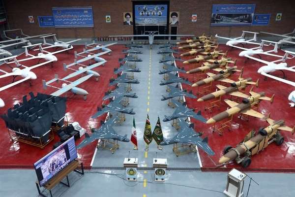 قبل أيام من تنصيب ترامب.. الجيش الإيراني يدعم قواته بألف طائرة مسيرة "بعيدة المدى"