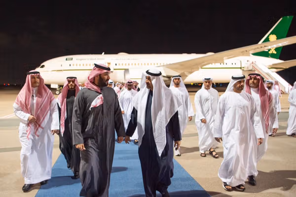 بلومبرگ: عربستان سعودی و قطر با پاسخ نظامی مشترک به جمهوری اسلامی مخالفت کردند