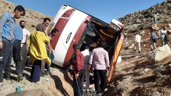 گزارش پلیس راهور درباره حادثه اتوبوس خبرنگاران و سربازها: مسئولان اتوبوس مناسب تهیه نکردند