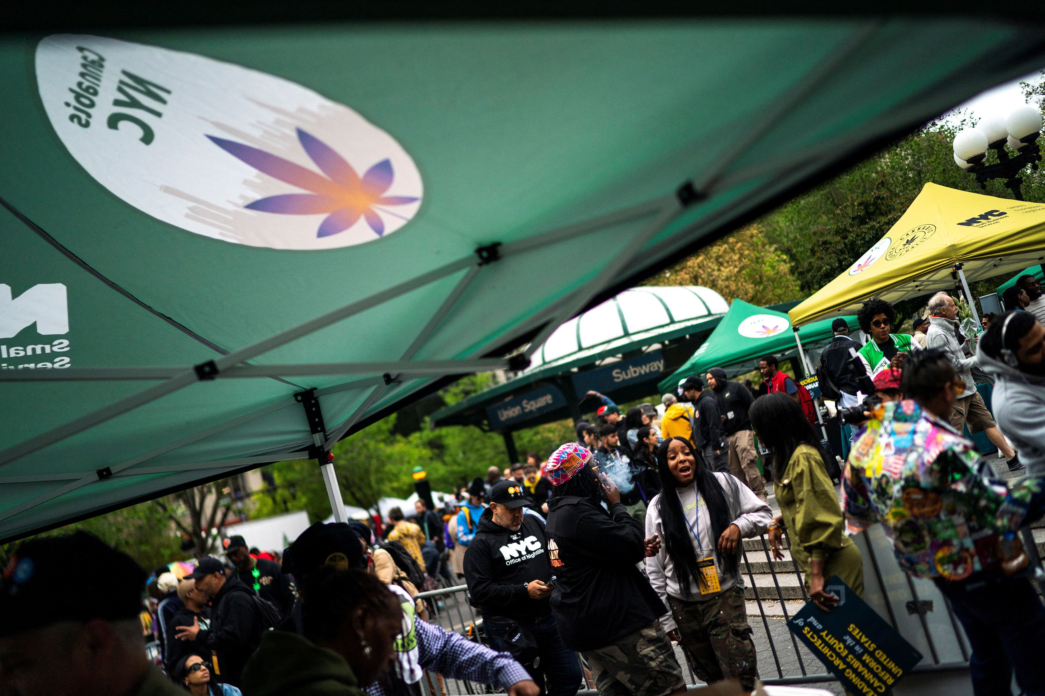 تصمیم بایدن برای اصلاح قوانین مصرف یا حمل ماری‌جوانا در آمریکا