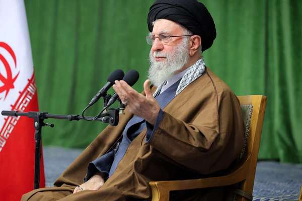 خامنهای پس از قطع اینترنت مردم ایران: در مقابل کسانی که تخریبگرند، کوتاه نخواهیم آمد