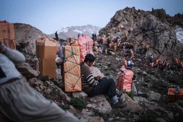 Iranian Security Forces Shoot Teenage Border Porter