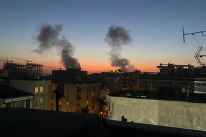 از میان دود، تاریکی، روزمرگی؛ روایتهای شهروندان از جنگ در ایران