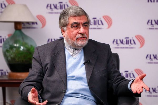 دبلوماسي إيراني سابق يحذّر: حالة "لا حرب ولا سلام" هي الأسوأ للبلاد