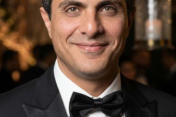 علت جان باختن حسام علاءالدین، از بستگان مالک پاساژ علاءالدین، ضرب و شتم ماموران بود