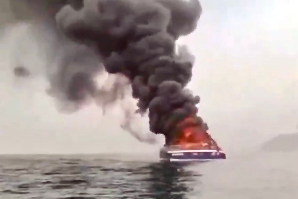 الحرس الثوري يعلن استهداف 3 ناقلات نفط بمضيق هرمز بعد هجوم على قاعدة أميركية في الأردن