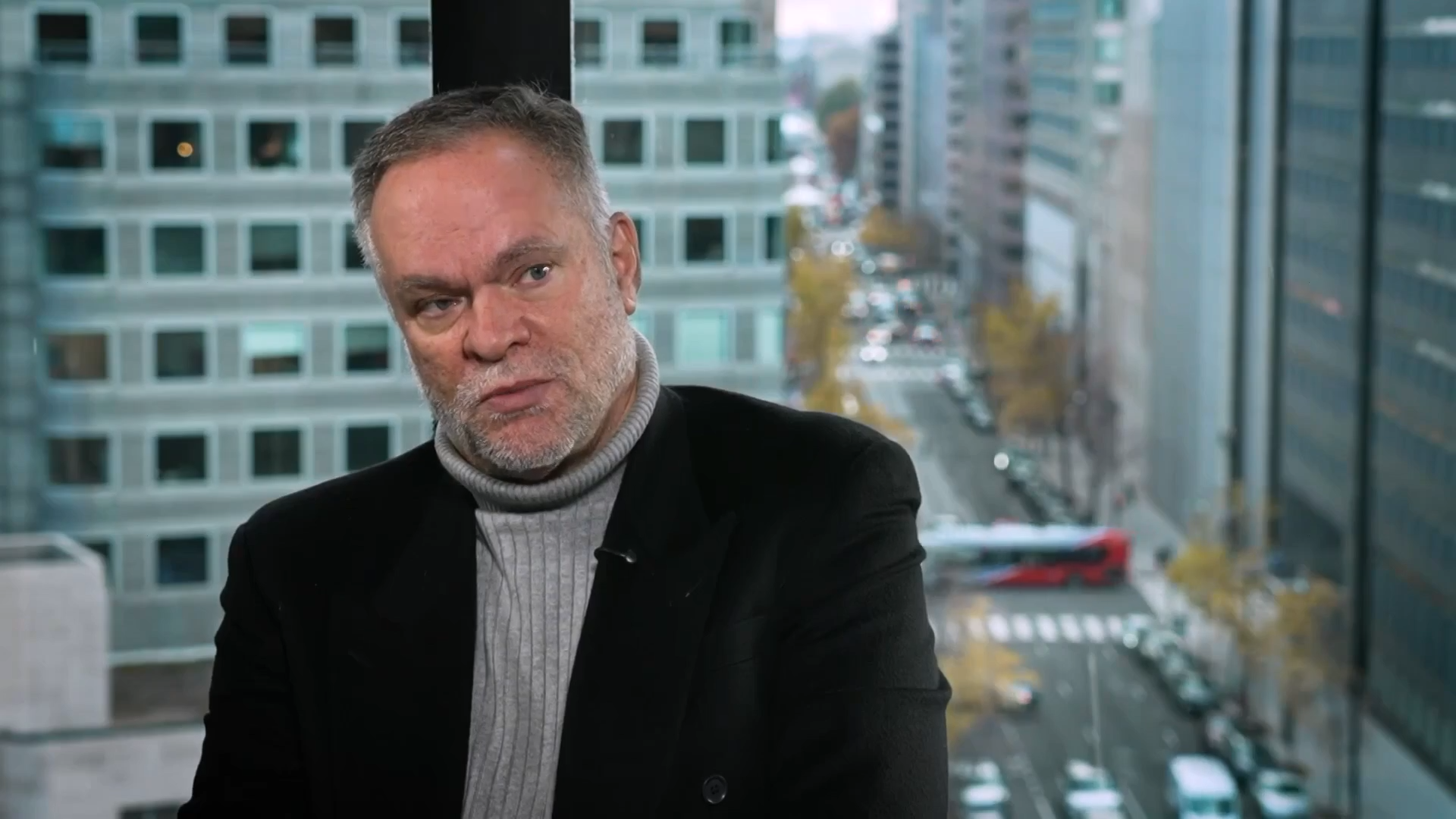 ضابط سابق في "سي آي إيه": مهمة إسقاط النظام الإيراني مهمة الرجال وليس النساء