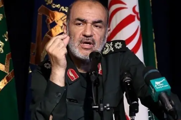 "لوموند":مجموعة محامين إيرانيين فرنسيين يستعدون لتقديم شكوى ضد قائد الحرس الثوري الإيراني