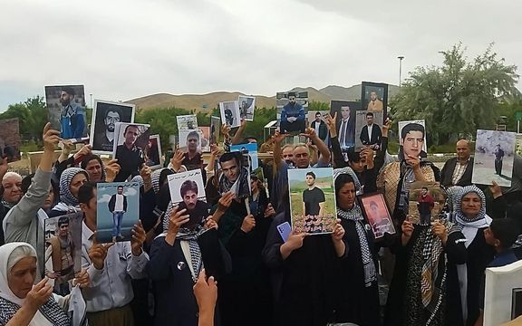 دهها دادخواه، خواستار رفع فشار بر خانوادههای دادخواه و آزادی فوری بازداشتیها شدند