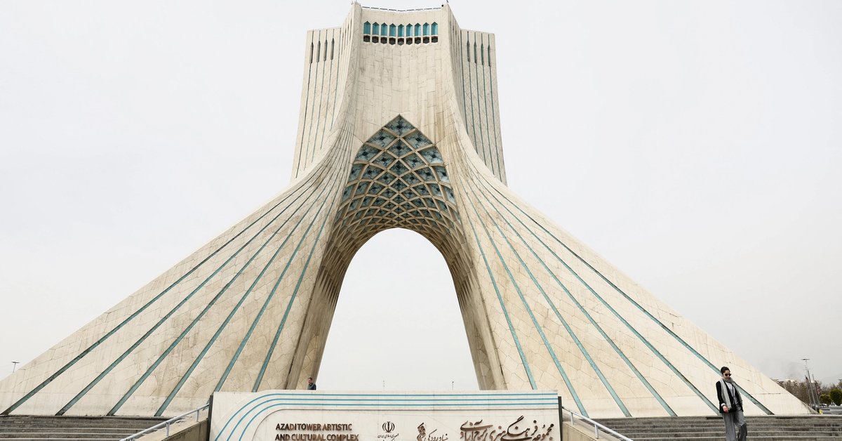 The tipping point: How regimes really collapse