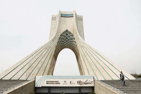The tipping point: How regimes really collapse
