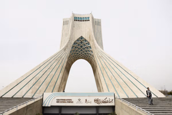 The tipping point: How regimes really collapse