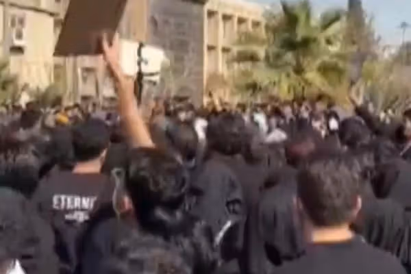 دانشجویان دانشگاههای شریف و امیرکبیر در چهلم جاویدنامان انقلاب ملی تجمع کردند