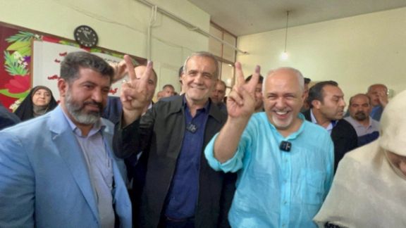 Presidential candidate Masoud Pezeshkian (2nd left) and former foreign minister Javad Zarif (right) at the polling station on July 5, 2024