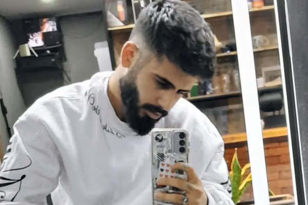 عرشیا احمدپور، بوکسور ۱۸ ساله به دست نیروهای سرکوب در اصفهان، کشته شد