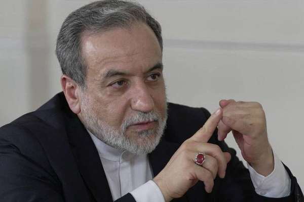 عراقچی: حتی با وجود هزینههای سنگین و جنگ، از غنیسازی صرفنظر نمیکنیم