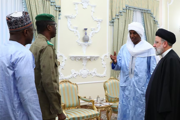 النيجر تبيع مئات الأطنان من اليورانيوم المكرر إلى إيران.. سرًا