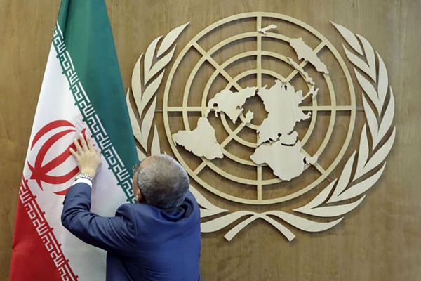 بينهم أطفال دون ذويهم.. الأمم المتحدة تطالب بالوقف الفوري لترحيل الأفغان من إيران وباكستان