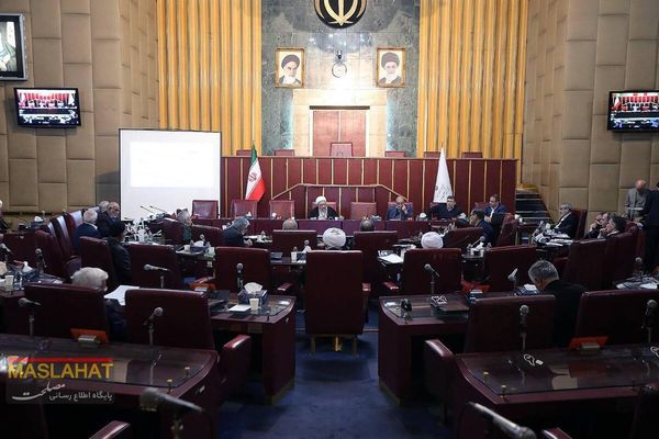 هل تراجع خامنئي عن موقفه بشأن انضمام إيران إلى "FATF"؟